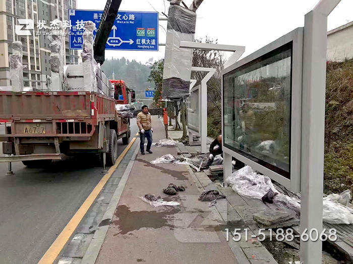 湖南吉首公交站臺(tái)候車(chē)亭安裝完成-圖片2
